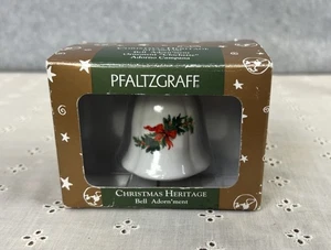 Pfaltzgraff Christmas Adorn'ment Holiday Ornament 1999 Glocke Stechpalme Grünzeug Neu im Karton - Bild 1 von 5