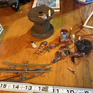 WALKING DEAD PART LOT • THE WALKING DEAD WEAPONS & ACCESSORIES - Picture 1 of 6