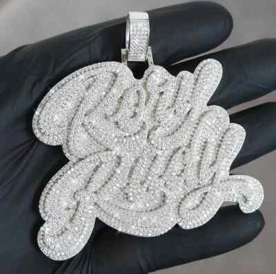 Colgante con nombre elegante personalizado de circonita cúbica de diamantes de 6,6 quilates para hombre Foto 1 de 4