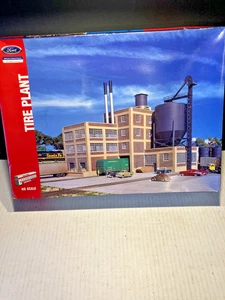 HO SCALE WALTHERS CORNERSTONE TIRE PLANT KIT #933-3078 NIB - Picture 1 of 8