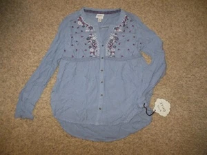 NWT Knox Rose XS Blue Floral Embroidered Button Longer Tail Shirt Lace Accent - Picture 1 of 3