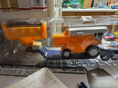 NEW RAY BLUE LOWBOY & YELLOW COMBINE, NO PACKAGING #B637 - Image 1 of 4