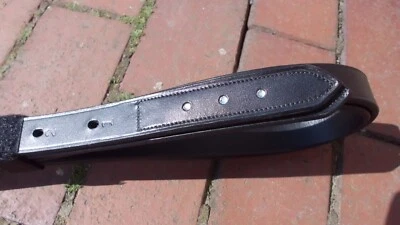 Bügelriemen von Kavalkade aus Leder Länge ca 160 cm ,schwarz + 3 Strasssteinchen