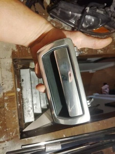 1990-1994 Jaguar XJ6 XJ12 VDP REAR LEFT OR RIGHT CHROME HANDLE OEM - Picture 1 of 4