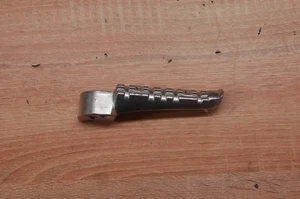 Reposapiés trasero derecho clavija/pedal Yamaha FZ6 FZ1 FZ8 FZ09 FZ07 FJ09 XSR900 3VR - Imagen 1 de 2