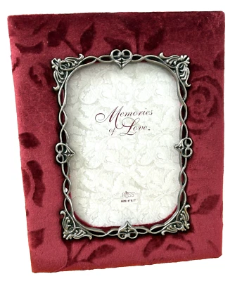 Moldura para fotos vintage de veludo vermelho Memories of Love Russ 5 x 7 - Imagem 1 de 4