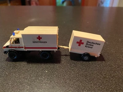 Camión y remolque Wiking HO 1/87 Mercedes Benz Unimog Cruz Roja LEER Foto 1 de 4