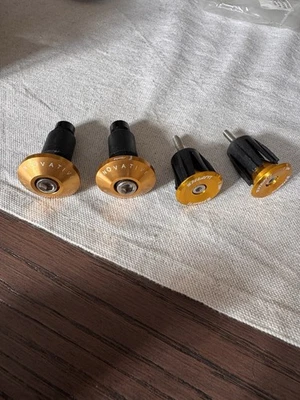 Tappi Manubrio Color Oro - Immagine 1 di 3