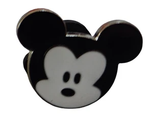 Prendedor de Mickey Mouse de los Parques Disney - Icono clásico de cara en blanco y negro - Auténtico 2009 - Imagen 1 de 3