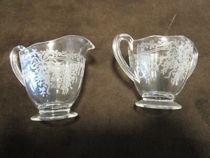 Set crema e zuccheriera vintage vetro Fostoria modello inciso romantico 2 - Foto 1 di 8