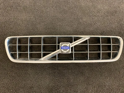 06-09 Conjunto de parrilla superior Volvo C70 8620343 Foto 1 de 4