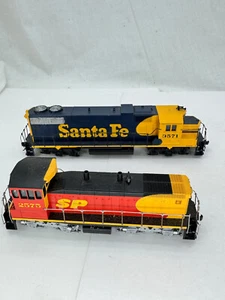 Athearn GP38-2 Santa Fe 3571 SP 2575 Diesel Locomotives HO Gauge 27 - Picture 1 of 13