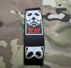 2x MICHAEL MYERS VILLAIN SERIE. Silikonarmband 1" breit Veteranen betrieben - Bild 1 von 1