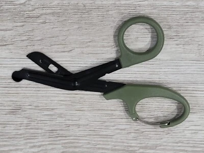 Medical Trauma Shears stainless steel with Carabiner Clip 7.5" Bandage Shears - Image 1 of 4