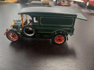 Signature Models 1920 White Delivery Van - Picture 1 of 2