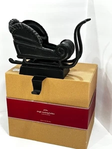 Soporte para medias trineo de Santa Pottery Barn hierro fundido RETIRADO - Imagen 1 de 11