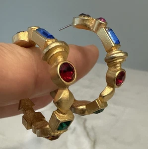 Vintage Schatztruhe Thema Edelsteine Schmuck goldfarben durchbohrt 1,5" Creolen - Bild 1 von 17