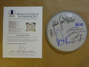 Testa di batteria autografata Kaleo 8" firmata da 4 Beckett COA LOA BAS completa - Foto 1 di 10