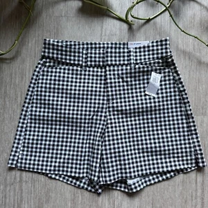 Old Navy High Rise Pixie Shorts NWT Women's 0 Gingham Check Black White 26x5 - Picture 1 of 6