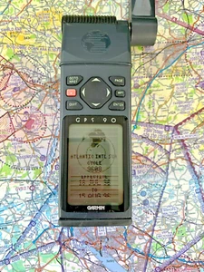 GARMIN GPS 90 - Picture 1 of 11