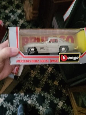 Mercedes Benz 300SL 1954, diseño italiano, metal fundido a presión 1:24, juguete Burago, plateado Foto 1 de 2