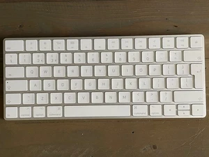 Apple Wireless Magic Keyboard (A1644) - biała, układ Wielkiej Brytanii - QWERTY - Zdjęcie 1 z 1