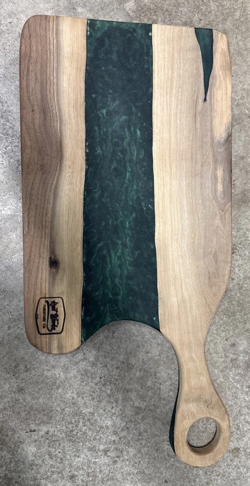 Madeira de nogueira com resina epóxi esmeralda corte rio tábua de servir charcutaria - Imagem 1 de 3