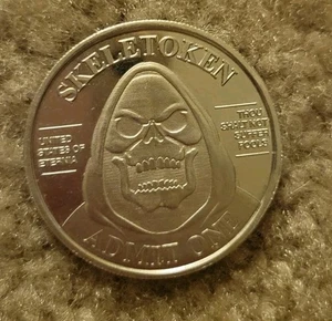 SUPER7 Skeletor TOKEN SDCC 2015 MASTERS OF THE UNIVERSE MOTU HEMAN Skeletoken - Picture 1 of 2