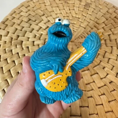 Figura de juguete Cookie Monster tocando guitarra Sesame Street Muppets Inc PVC 1982 DE COLECCIÓN Foto 1 de 4