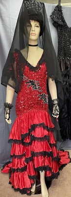 Red Senorita costume - excellent condition, adult small - Image 1 of 4