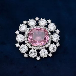 Spilla donna zaffiro rosa 3 ct taglio cuscino creata in laboratorio placcata oro bianco 14 carati - Foto 1 di 4