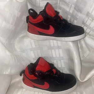 NIKE Size 10c Childs Athletic Shoes - Picture 1 of 10