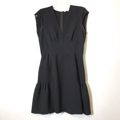 Vestido negro Sandro Paris cuello en V crepé sin mangas Y2K Babydoll corte volantes Foto 1 de 4