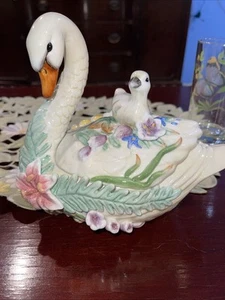 Fitz and Floyd Floral Swan Trinket box and lid - Picture 1 of 5