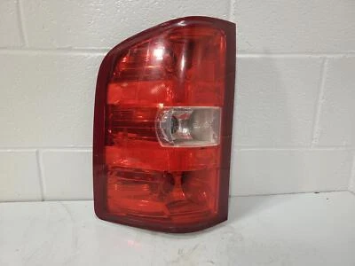 Luz trasera izquierda del lado del conductor (320127) 2007-2013 Chevy/GMC Silverado/Sierra Foto 1 de 4