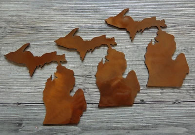 Лот из 3 маленьких металлических украшений плазменной огранки Michigan State Outline полупрозрачная медь - Изображение 1 из 3