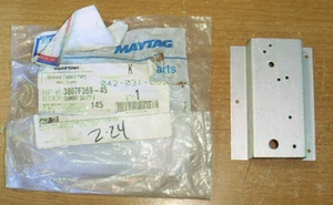 MAYTAG 3807F369-45 SUPPORTO VALVOLA DI SICUREZZA ORIGINALE - Foto 1 di 2