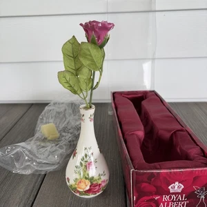 Royal Albert Old Country Roses Vase With Pink Porcelain Rose In Box - Picture 1 of 14