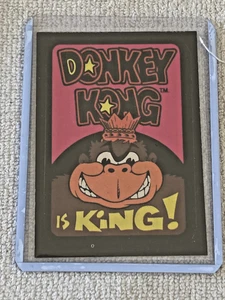 1982 Topps Nintendo Donkey Kong Sticker/Puzzle Card #27 ... is King! NM - Bild 1 von 2