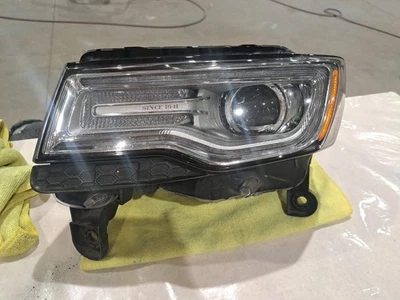 2014 2015 年 2016 吉普大切诺基司机侧氙气高强度高强度车头灯原始设备制造商 — 第 1/4 张图片