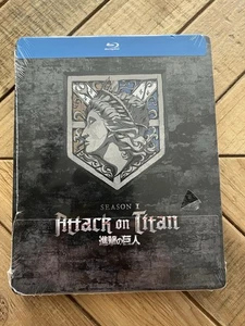 Steelbook Attack on Titan: Season 1 Complete (Blu-ray) New - Picture 1 of 2