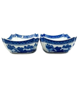 2 ciotole quadrate cinesi vintage bianche e blu bordi dentellati - pagode, paesaggi - Foto 1 di 20