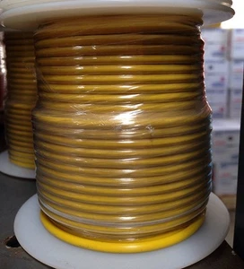 Carrete a granel calibre 18 100 pies, alambre de cobre trenzado color amarillo (hecho en EE. UU.) - Imagen 1 de 3