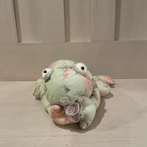 Russ Berrie #100081-B FLORRIE FROG, 8" long, NWT Flower Rare - Picture 1 of 4