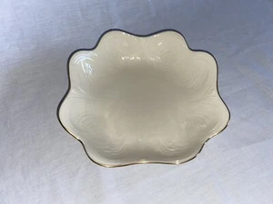 Lenox Ivory White Cream 24k Gold Ruffled Flower Shape Trinket Bowl Dish Plate - Picture 1 of 7