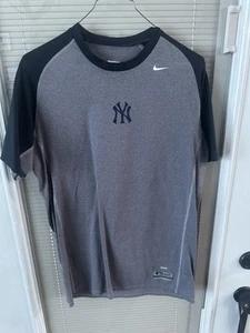 Nike Yankees Performance Shirt - Picture 1 of 3