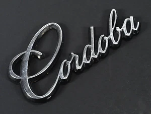 Insignia emblema guardabarros original vintage Chrysler Cordoba OEM - Imagen 1 de 6