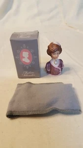 Avon 1982 NIB Fashion Silhouettes porcelain thimble 1900 lady - Picture 1 of 7
