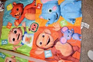 L5 !WOW! Neu ohne Etikett Cocomelon Wendebett KLEINKIND Mikrofaser Bettdecke Decke - Bild 1 von 3