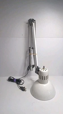 Luminária de mesa vintage branca Underwriters Laboratories Architect Drafting. Funciona muito bem! - Imagem 1 de 4